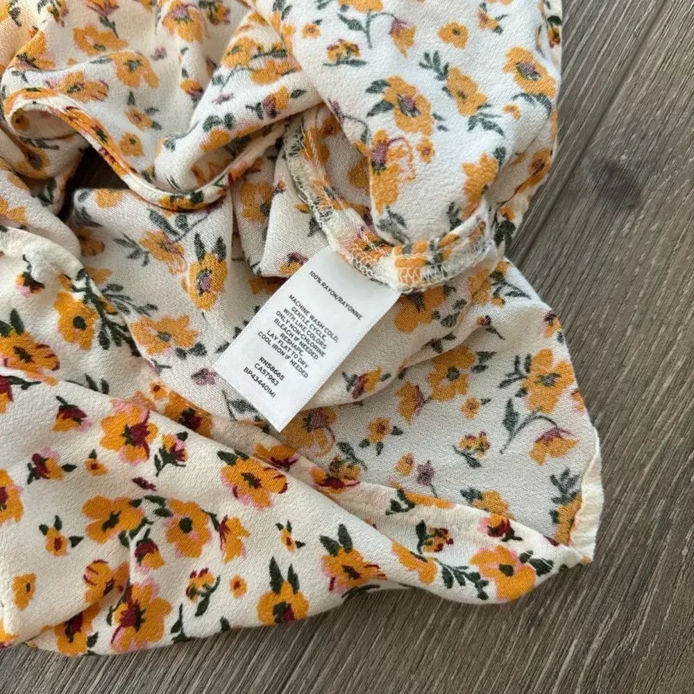 Floral Top  - Picture 4 of 4